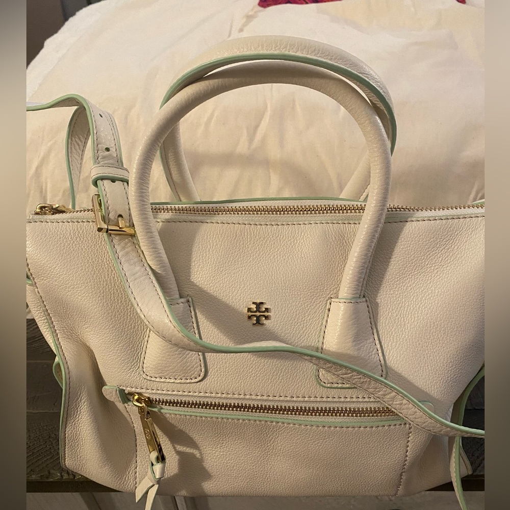 Ivory and mint trim Tory Burch bag. Optional satchel strap and dust bag included